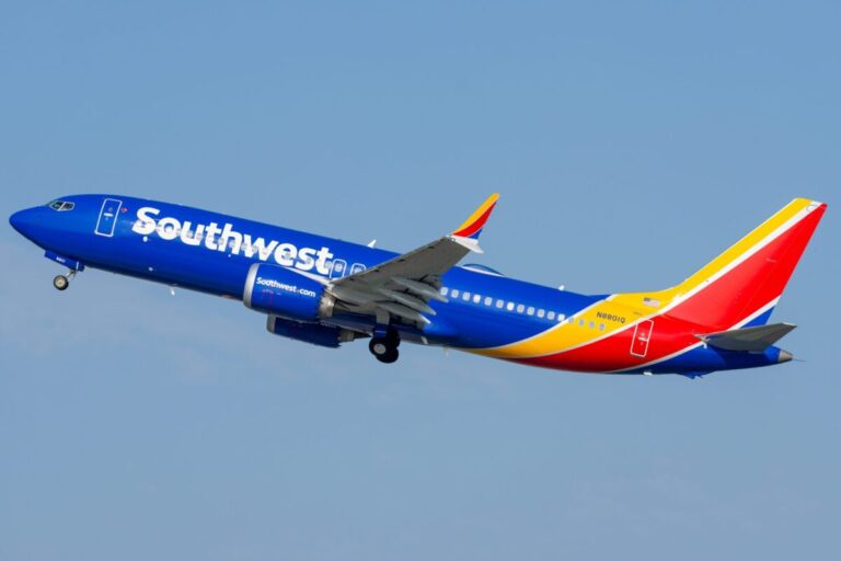 N8801Q Southwest Airlines Boeing 737 MAX 8 1 scaled e1714052352864