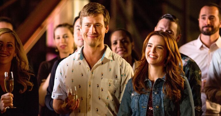 the everygirl rom com movies glen powell s