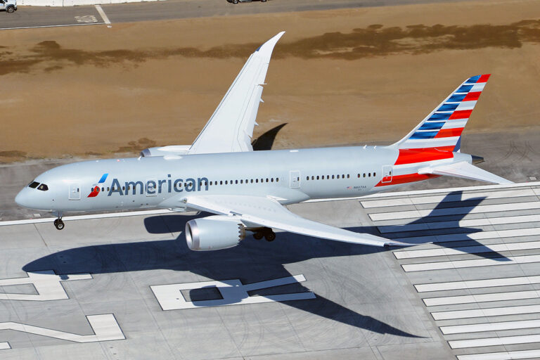 American Airlines Boeing 787 8 landing at LAX