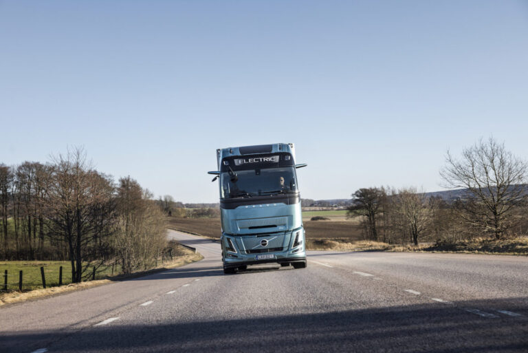 Volvo Trucks FH Electric on road scaled