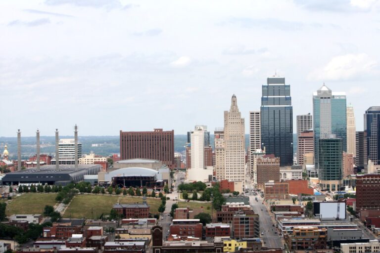 Kansas City MO skyline GettyImages 97647546