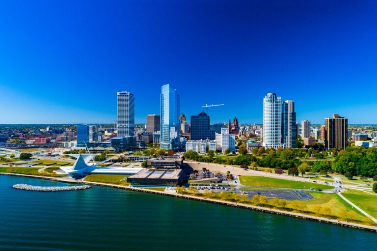 milwaukee skyline GettyImages 1007532674