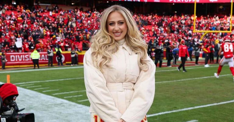 2 Brittany Mahomes Says Glam Team Made Her Feel Human Again for 1st Chiefs Game Since Giving Birth