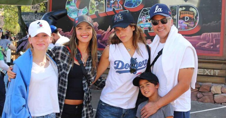 Jessica Alba and Husband Cash Warren s Family Photos With Their 3 Kids Over the Years 353