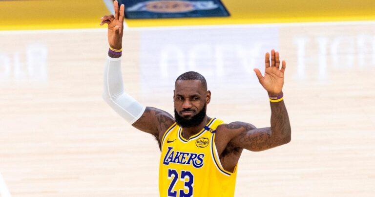 LeBron James Has Adorable Moment With Young Fan After She Breaks Down in Tears Courtside 6132