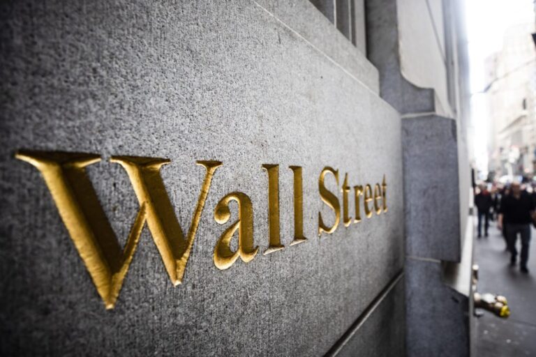 wall street sign Adobe Stock 339998951