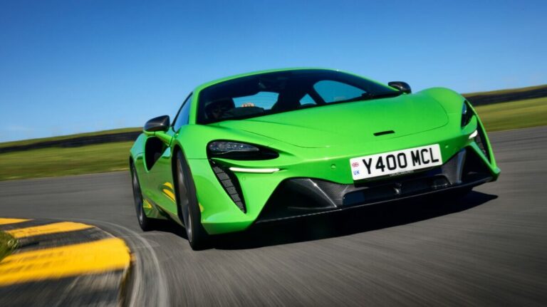 Original 16670 McLarenArturaMY252 scaled e1743772614841