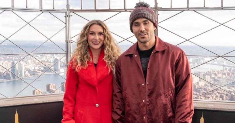 Alexa and Carlos PenaVega MEGA1237200 007